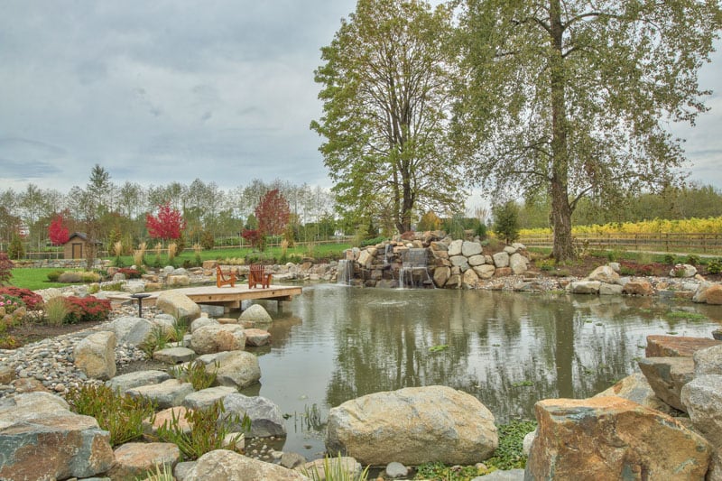 Outdoor Space Area with waterfalls - Jaheny Custom Builders